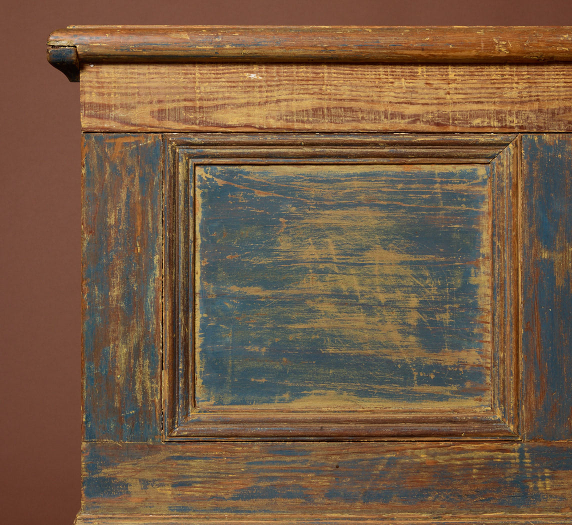 EARLY 19TH CENTURY AMERICAN BLANKET CHEST