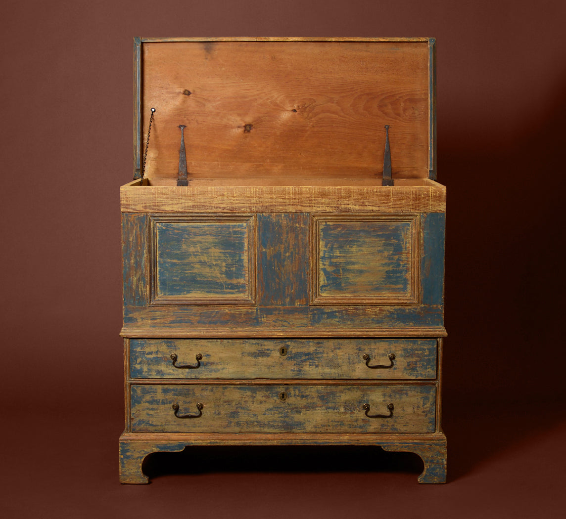 EARLY 19TH CENTURY AMERICAN BLANKET CHEST