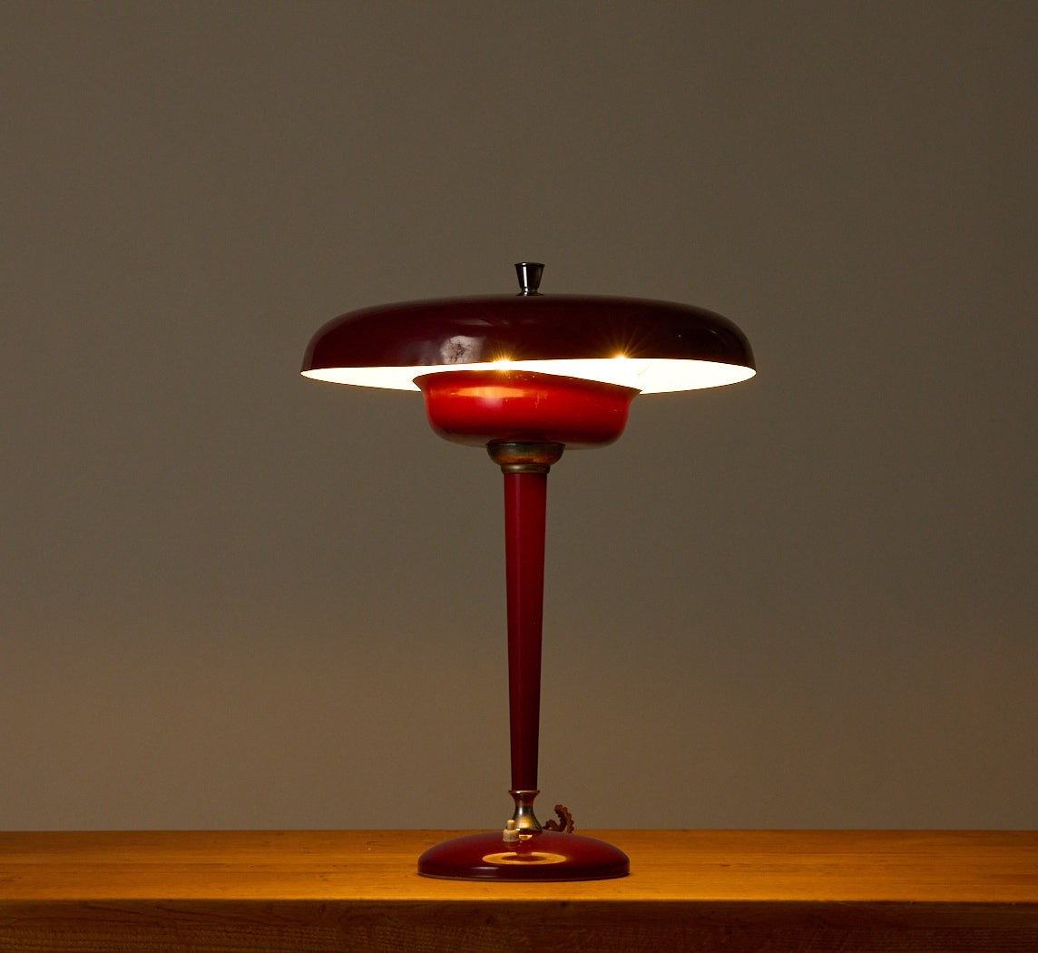 MID CENTURY DEEP RED LACQUERED TABLE LAMP