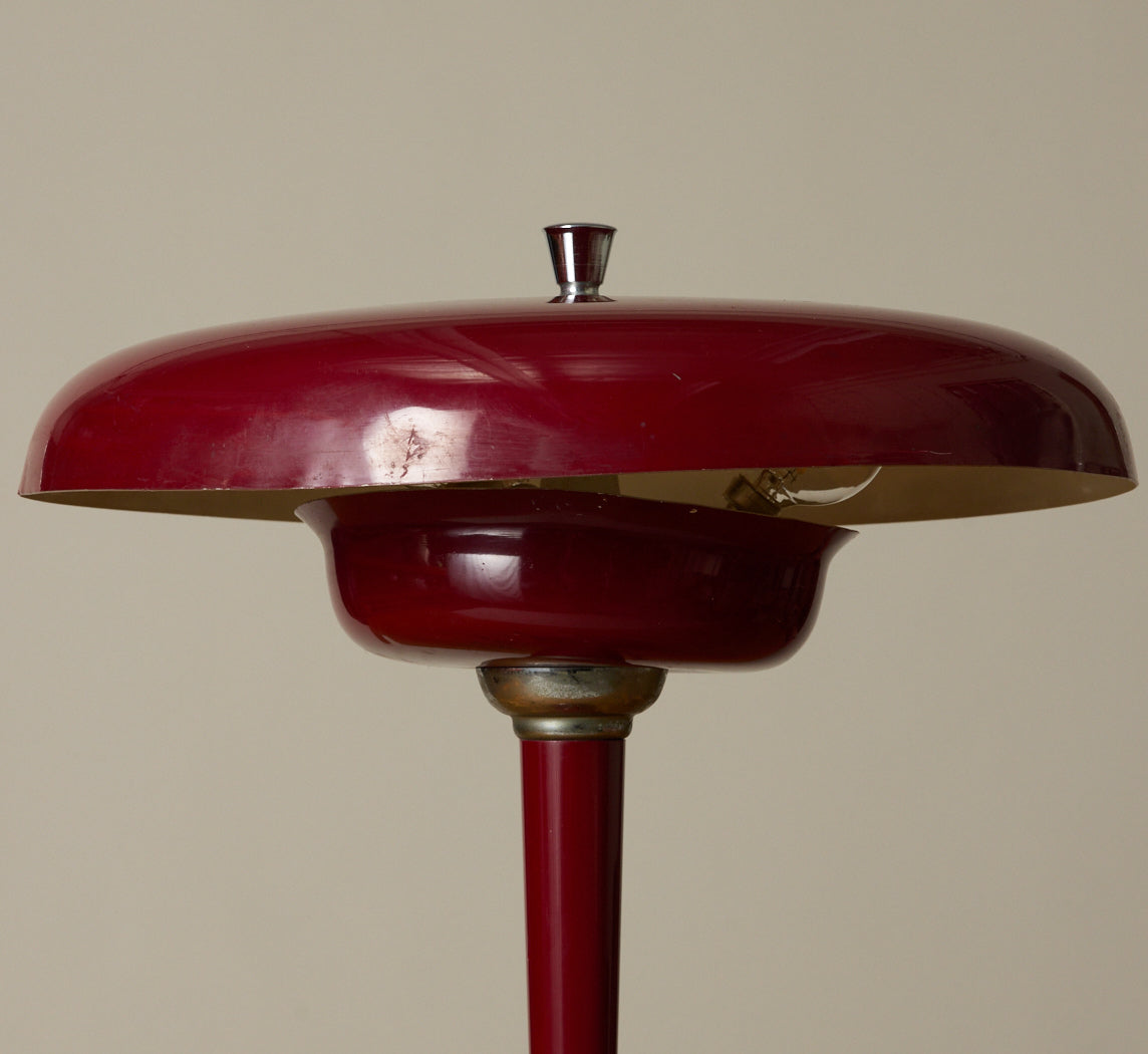 MID CENTURY DEEP RED LACQUERED TABLE LAMP