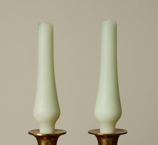 HANDS CHIMNEY CANDLE IN SPRING