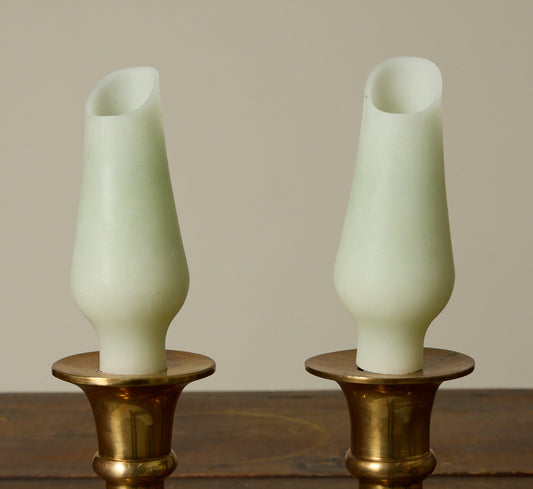 HANDS WAX VASE IN SPRING
