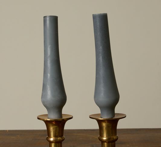 HANDS CHIMNEY CANDLE IN STORM