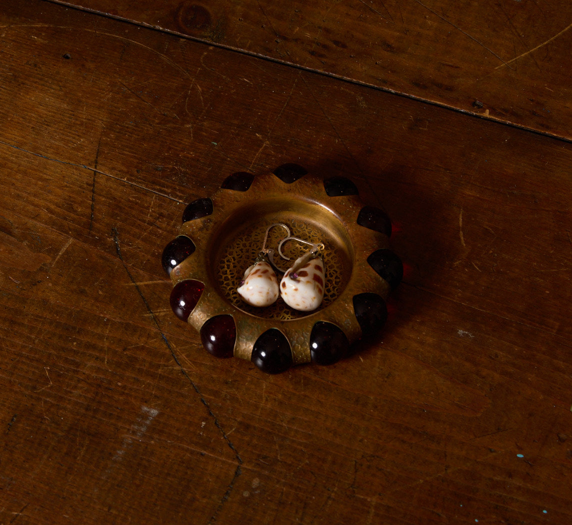 FISHER JEWELRY BRASS TRAY WITH TRANSLUCENT SCARLETT MARBLE