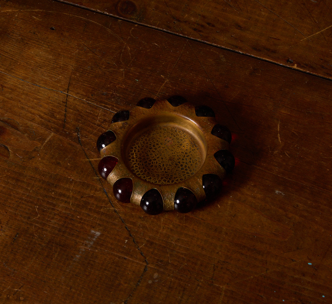 FISHER JEWELRY BRASS TRAY WITH TRANSLUCENT SCARLETT MARBLE