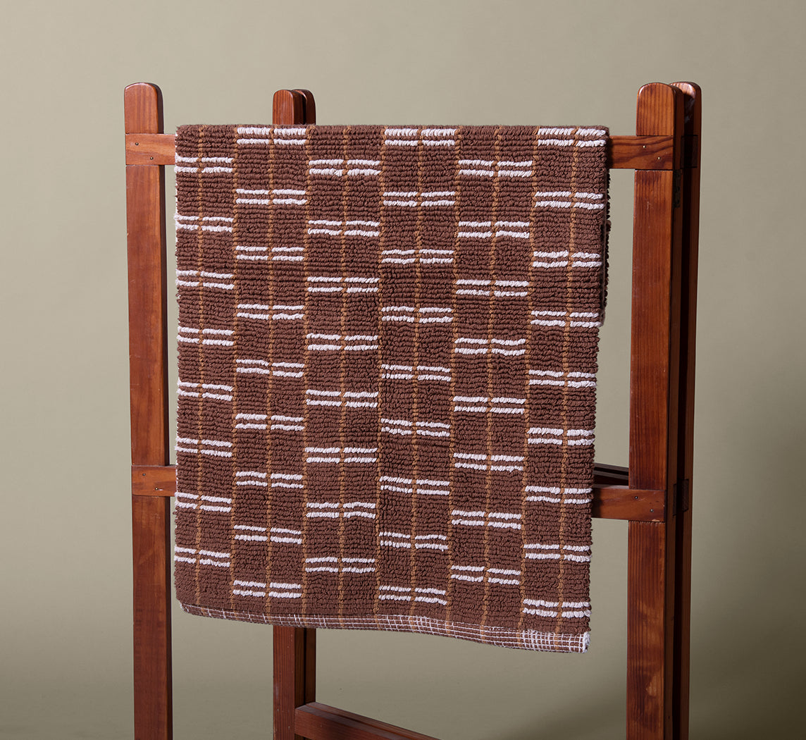 LUPE BROKEN CHECK COTTON BATH MAT IN BROWN