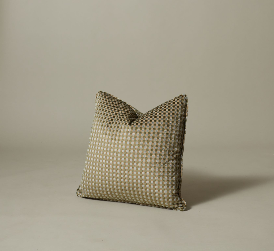 THE REED PILLOW 20"X20"